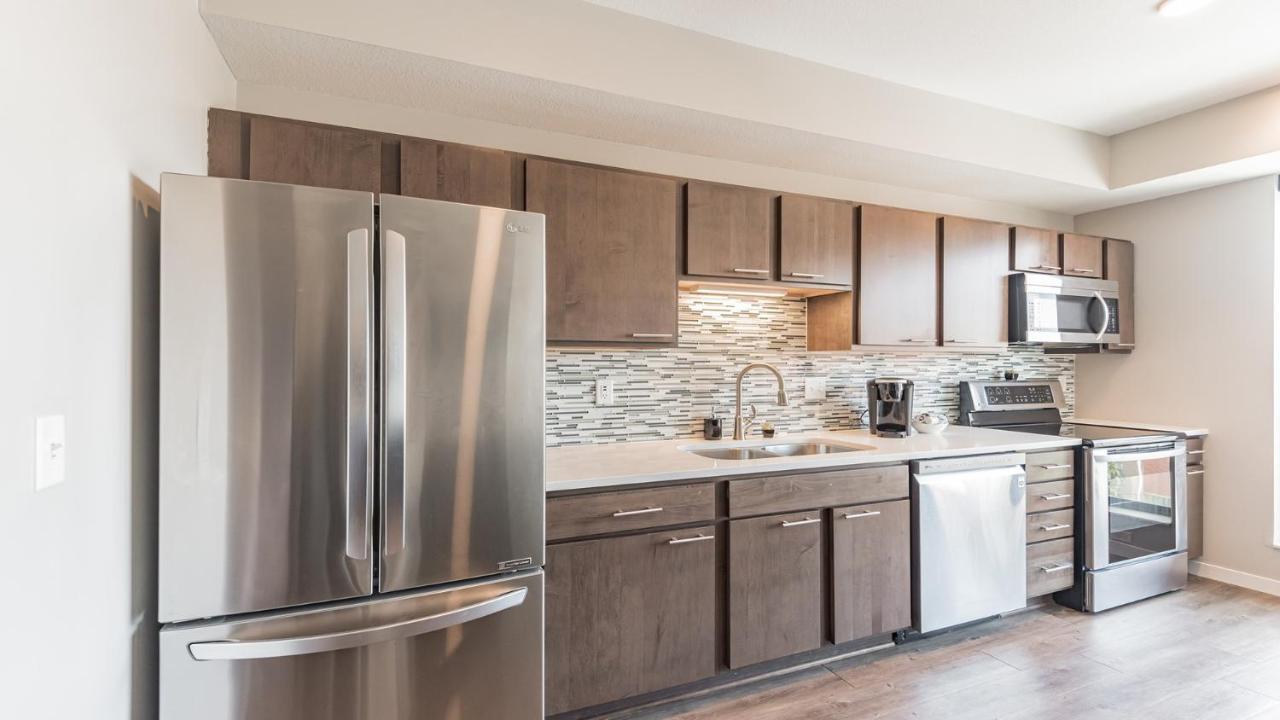 Frontdesk Confluence On 3Rd Apt Downtown Riverwalk Trails Des Moines Exterior foto